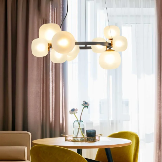 LÁMPARA DE TECHO 11 LUCES HIERRO NEGRO TULIPA BLANCA NICOLETTA