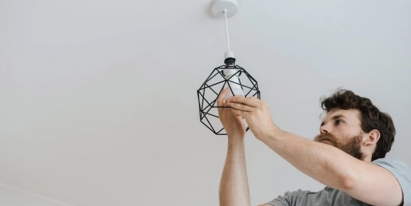 ¿Cómo colgar una lámpara de techo de forma exitosa?