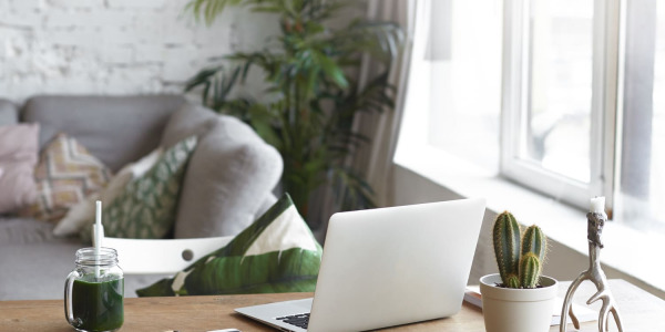 Cómo crear una zona de teletrabajo en casa con buena luz y muebles funcionales